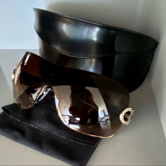 Authentic - Salvatore Ferragamo Sunglasses - Picture 13 of 13